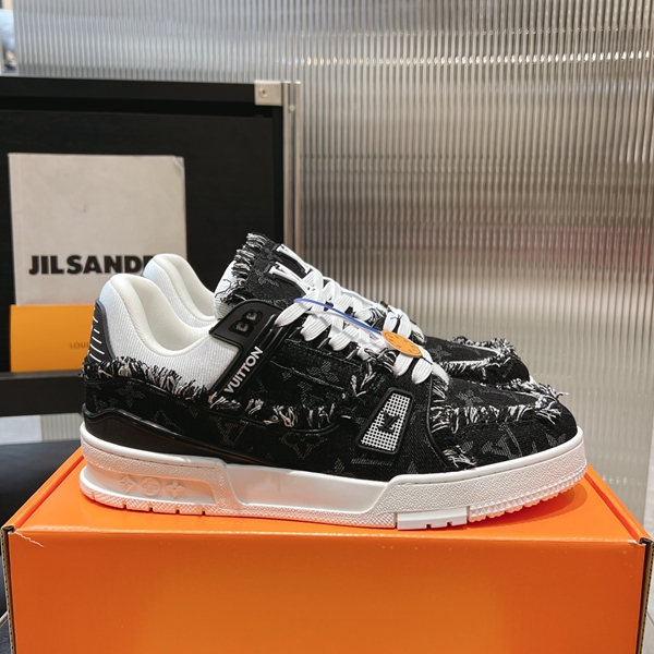 ルイヴィトン靴背面デザイン